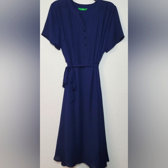 Navy blue dip dress, never worn. Size large - Picture 3 of 10
